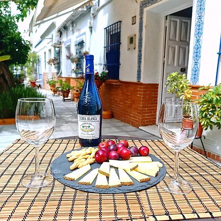 Tipico Y Pintoresco Patio De Vecinos, Con Encanto Севилья Экстерьер фото
