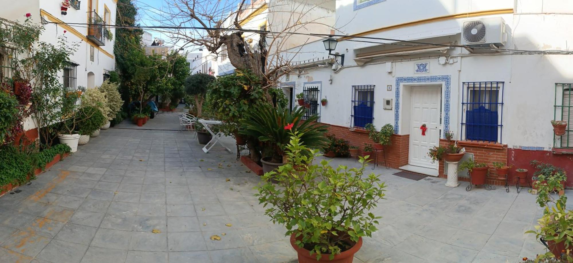 Tipico Y Pintoresco Patio De Vecinos, Con Encanto Севилья Экстерьер фото