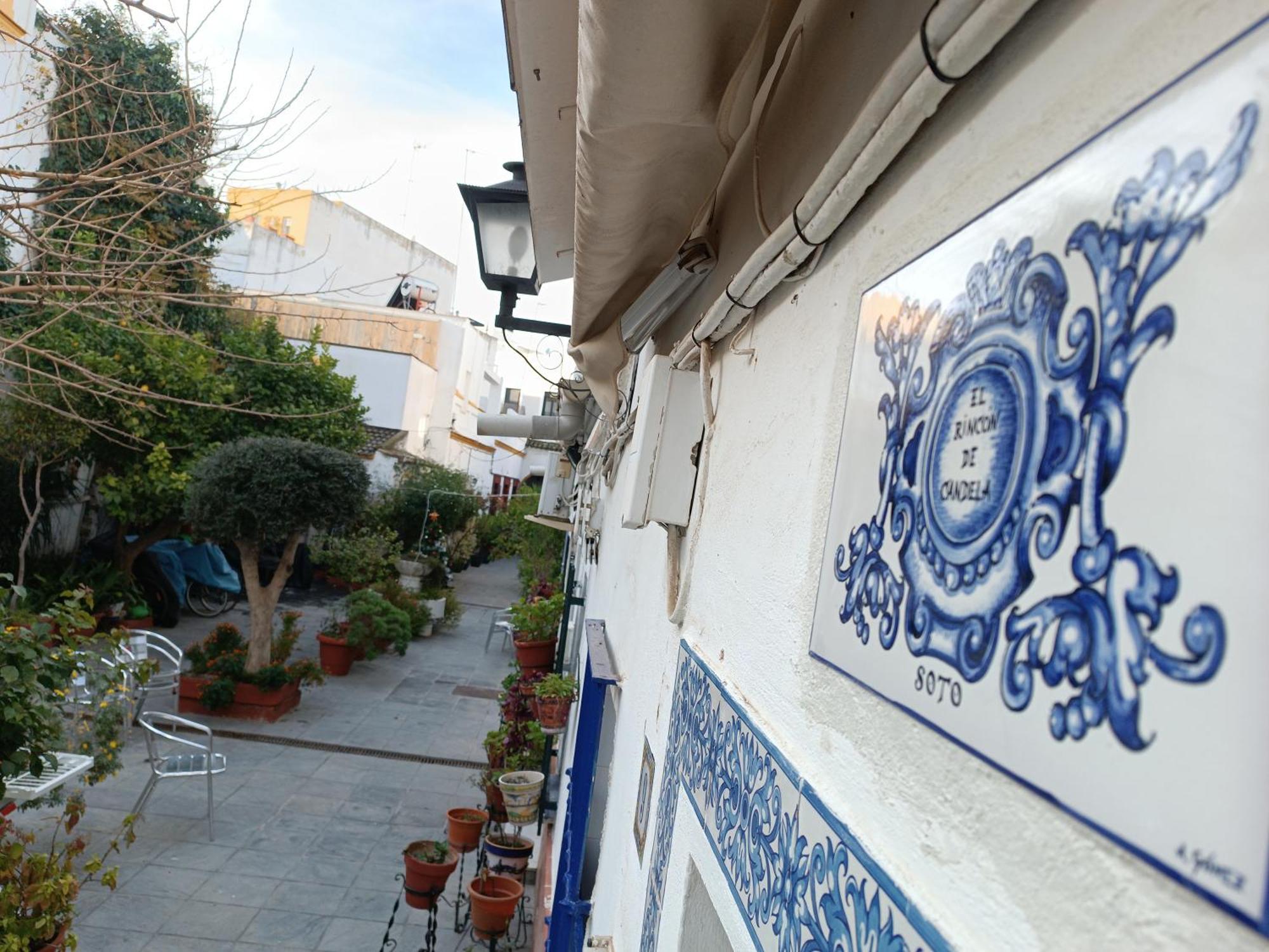Tipico Y Pintoresco Patio De Vecinos, Con Encanto Севилья Экстерьер фото